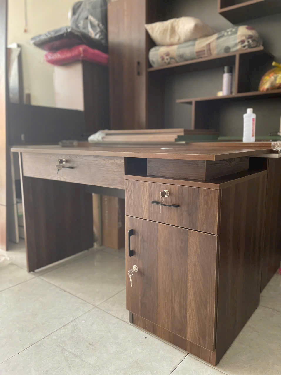 Bàn làm việc có hộc tủ khóa Bình Dương- Biên Hòa- Hồ Chí Minh