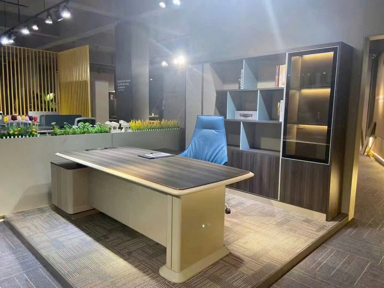 Bàn làm việc nhập khẩu chất lượng