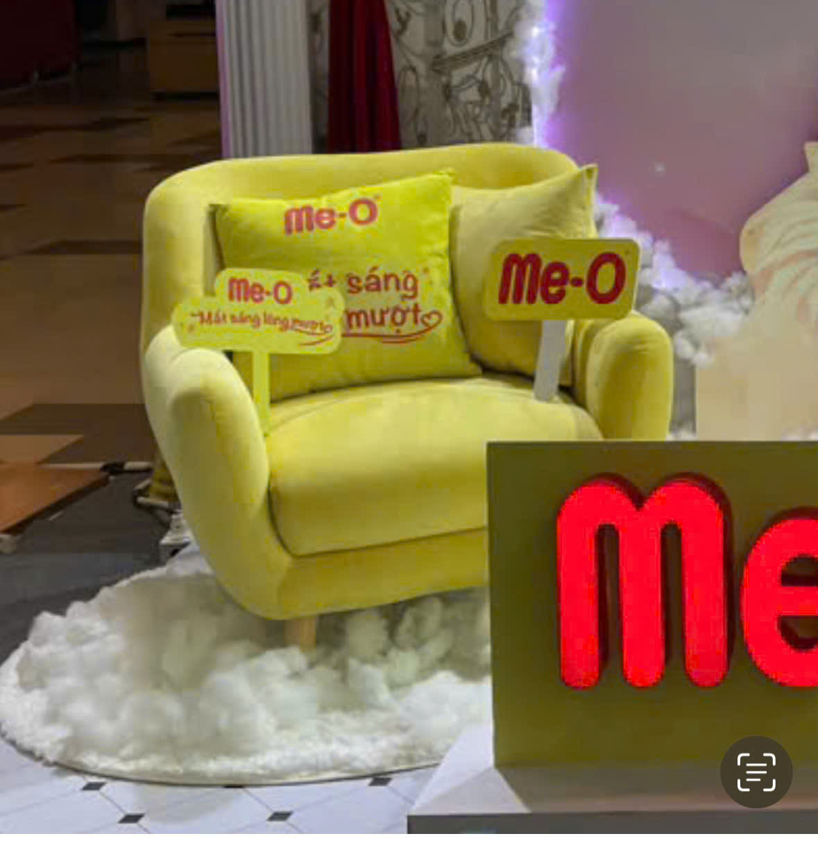 Ghế sofa đơn màu vàng